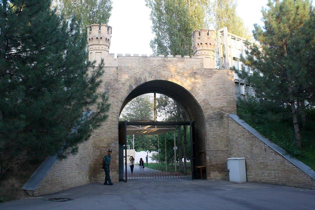 Ворота исчезнувшей крепости