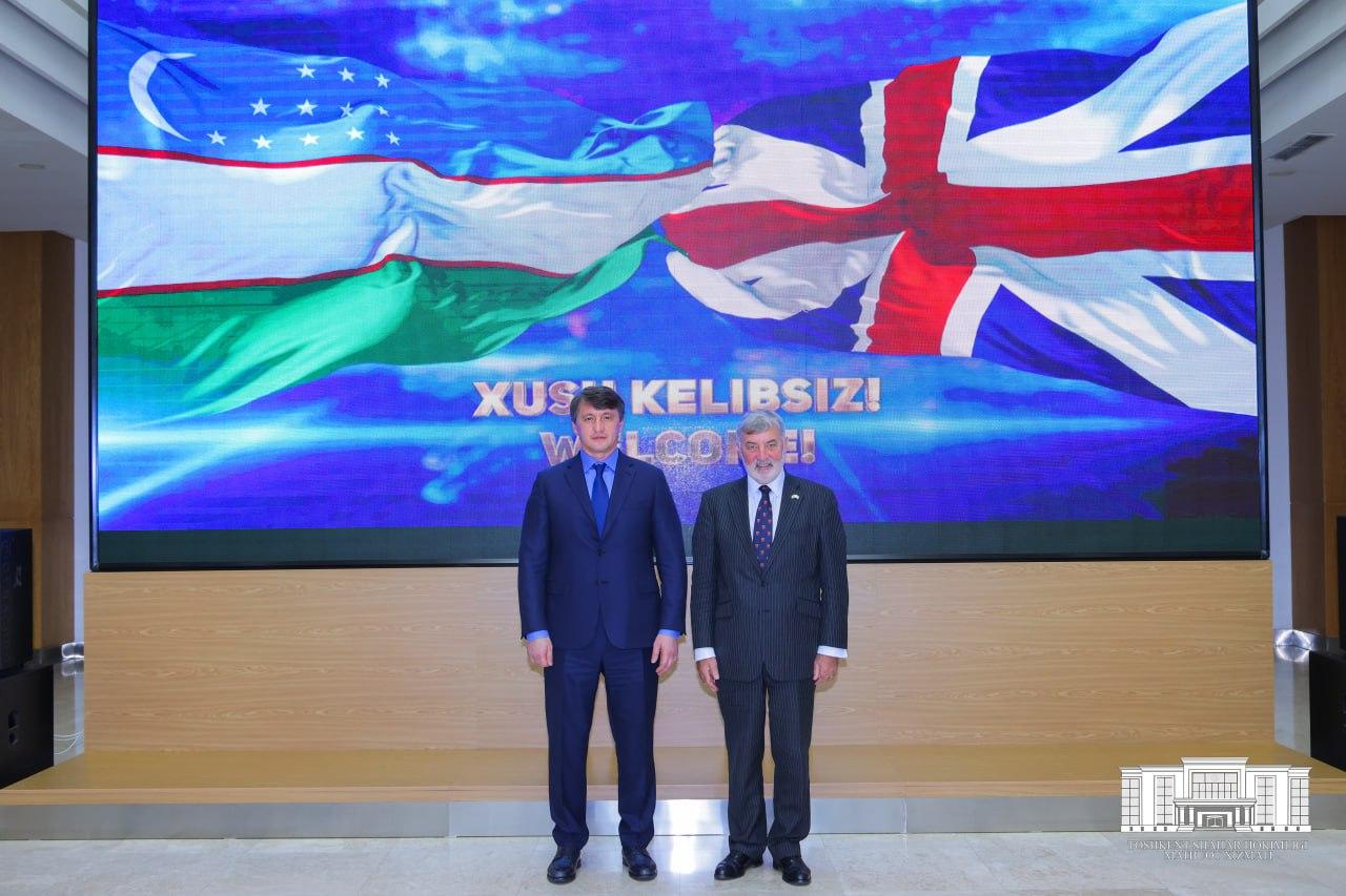 Куни кеча Тошкент шаҳар ҳокимлигида пойтахт ҳокими Шавкат Умурзаков Ўзбекистонга расмий ташриф билан келган нуфузли делегацияга бошчилик қилаётган Буюк Британия Бош вазирининг Марказий Осиё ва Озарбайжон бўйича махсус савдо вакили Лорд Жон Олдердейс билан учрашув ўтказди